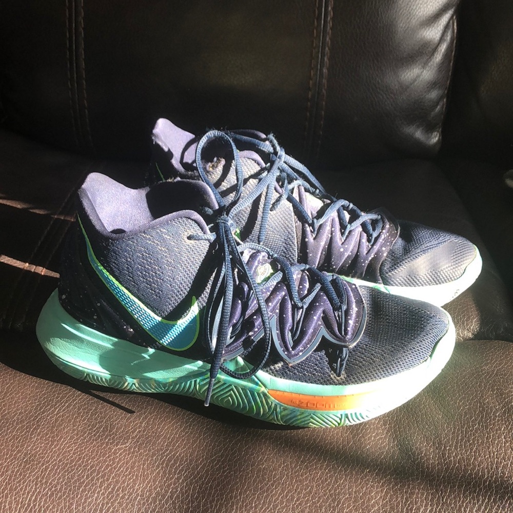 Nike Kyrie 5 “Obsidian” UFO shoes